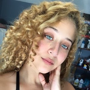 Meet your Posher, Nadia